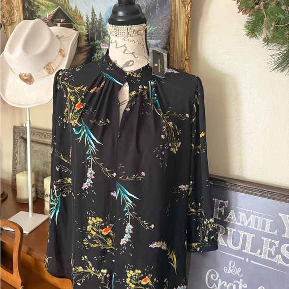 Worthington Black Blouse with Floral Design NWT 50.00 - Picture 5 of 8